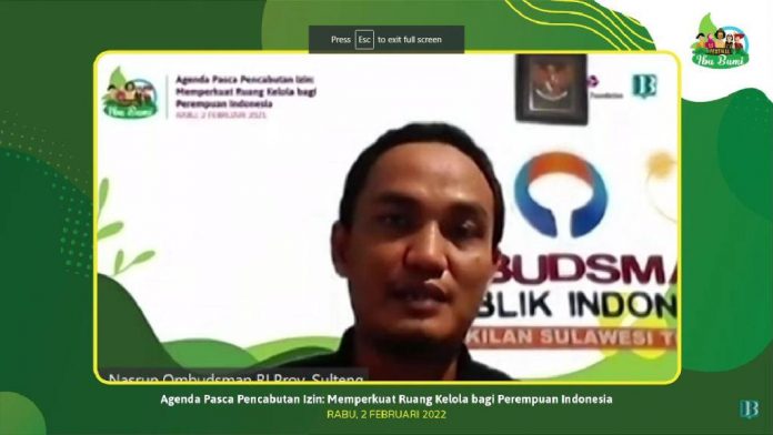 Caption foto: Nasrun, Perwakilan Ombudsman RI di Sulawesi Tengah pada Webinar yang bertajuk “Agenda Pasca-pencabutan Izin: Memperkuat Ruang Kelola bagi Perempuan Indonesia” Rabu (02/02/2022)