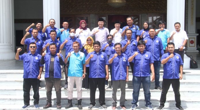 Caption foto: Gubernur Bengkulu Rohidin Mersyah saat menerima Audiensi KNPI Provinsi dan Kota Bengkulu, Rabu (20/04/2022)