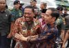 Caption foto: Bupati Bengkulu Utara, Ir. Mian bersalaman dengan Presiden Joko Widodo (Jokowi) saat meresmikan Monumen Pahlawan Nasional Ibu Agung Fatmawati Sukarno di Simpang Lima Ratu Samban, Kota Bengkulu, Rabu, (5/2/2020)