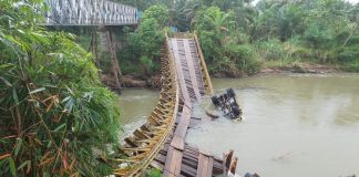 Caption foto: Jembatan Putus di Desa Paku Haji, Bengkulu Tengah, Sabtu (01/10/2022)