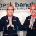 Teller Bank Bengkulu saat memberi salam, senyum dan sapa untuk nasabah
