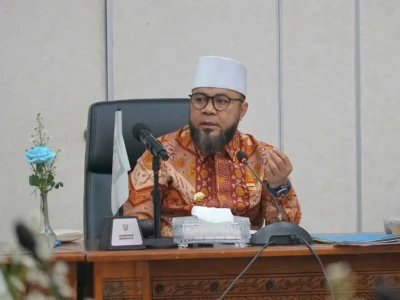 Caption foto: Gubernur Bengkulu Helmi Hasan saat menghadiri RUPSLB Bank Bengkulu, pada Selasa, 16 Desember 2025 (Foto/dok: Soprian Ardianto)