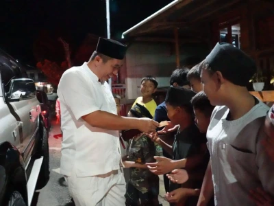 Caption foto: Wali Kota Pagar Alam Ludi Oliansyah saat safari ramadan di Masjid Istiqomah Muara Siban, Kecamatan Dempo Utara, pada Jum'at 27 Februari 2026 malam (Foto/dok: Info Negeri)