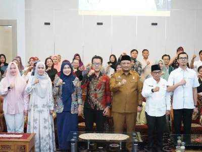 Caption foto: Dinas Koperasi dan UKM Kota Bengkulu gelar pelatihan transformasi digital bertajuk “Optimalisasi Media Sosial sebagai Sarana Promosi dan Branding” yang digelar di Ruang Hidayah Kantor Wali Kota Bengkulu, pada Senin 02 Februari 2026 (Foto/dok: Soprian Ardianto).