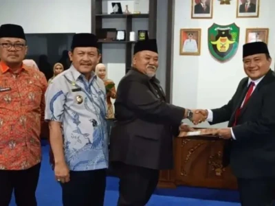 Caption foto: Bupati Bengkulu Selatan, H. Rifai Tajuddin lantik Kastilon sebagai Kadis Sosial, pada Kamis, 16 April 2026 (Foto/dok: Soprian Ardianto)