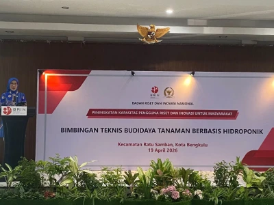 Caption foto: Dewi Coryati saat kata Sambutan Kegiatan Bimtek Pelatihan Budidaya Tanaman Hidroponik, pada Minggu 19 April 2026 (Foto/dok: Soprian Ardianto)