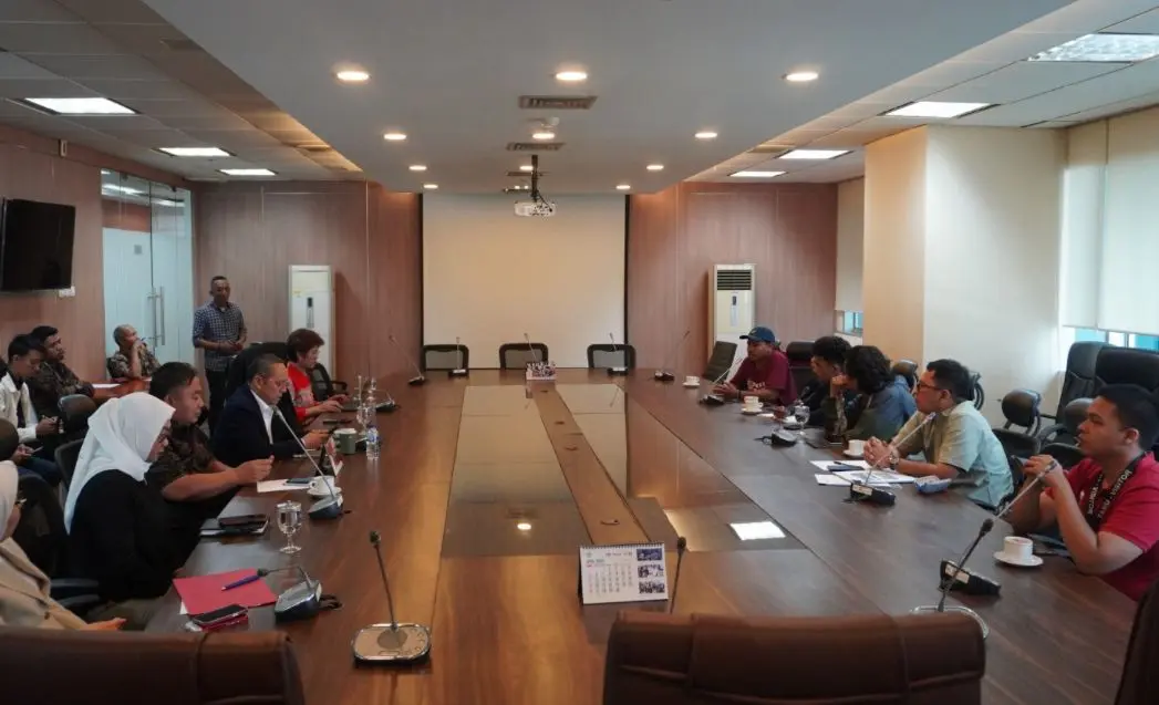 Caption foto: Petani Pino Raya saat RDP bersama DPR RI pada Rabu, 15 April 2026 (Foto/dok: Walhi Nasional)