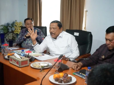 Caption foto: Wakil Gubernur Bengkulu Mian saat rapat bersama perusahaan sawit, Jumat, 29 Mei 2026 (Foto/dok: Soprian Ardianto)