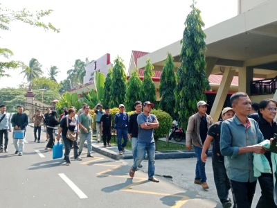 Pondok Dibakar PT APS, Laporan Mandek Enam Bulan, Petani Geruduk Polda Bengkulu