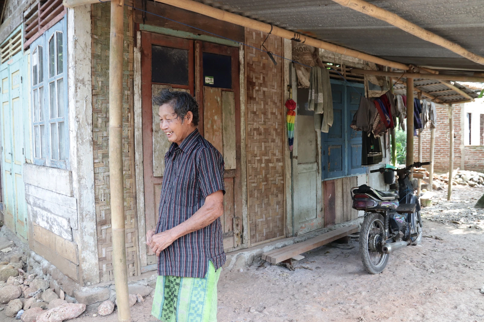 Rumah Kardi di Banjarnegara Mulai Direhab Lewat Program TMMD Reguler ke-129
