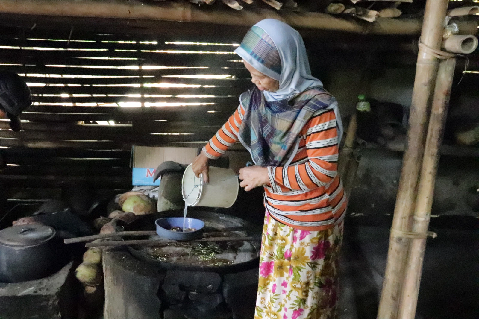 Perajin Gula Kelapa di Banjarnegara Optimistis Usaha Meningkat Berkat TMMD ke-129