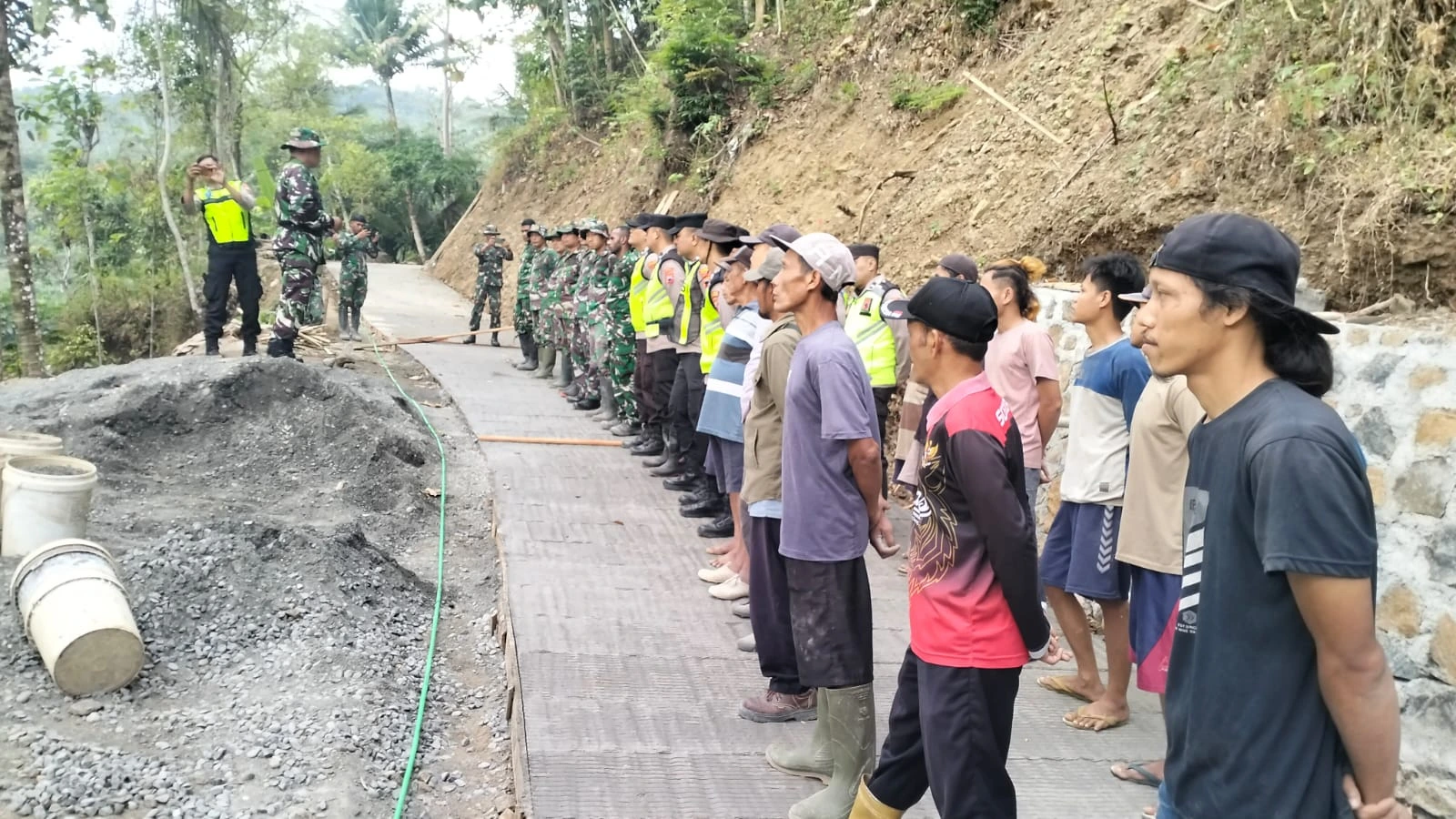 Apel Pagi Satgas TMMD Jadi Penguat Semangat Pengabdian di Desa Gumelem Kulon