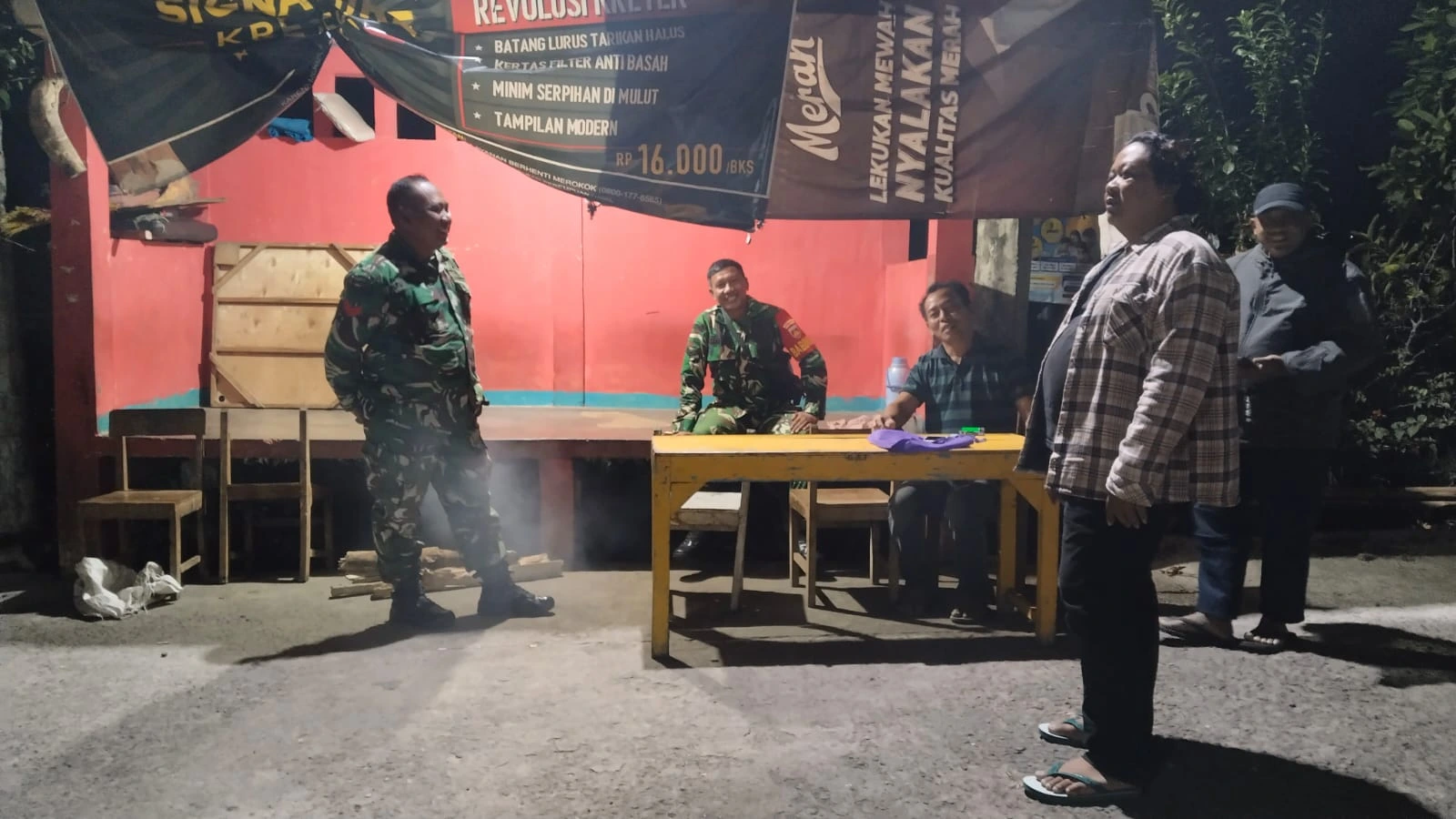 Tak Sekadar Bangun Infrastruktur, Satgas TMMD Bangun Kepedulian Lewat Siskamling